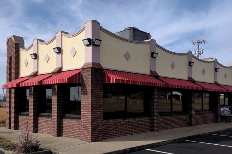 Breakfast Cove restaurant Covington TN facade with red striped fabric awnings over all windows