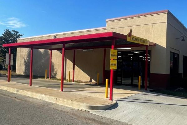 metal canopy with posts