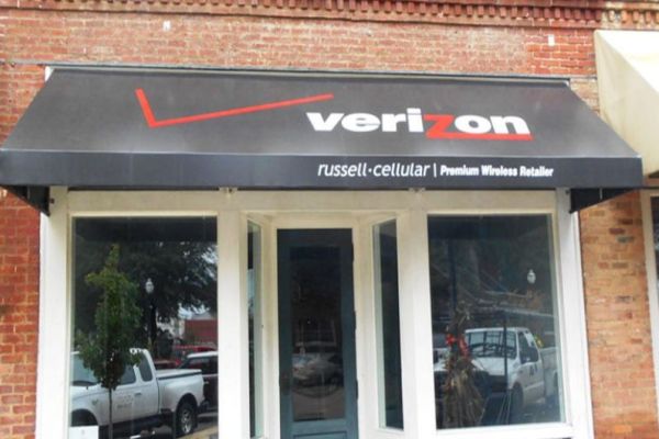 Commercial Fabric Signage Graphics project for Verizon in Bolivar, TN