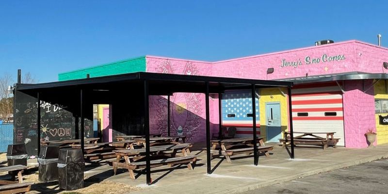 Metal Canopy with Posts at Jerry's Sno Cones