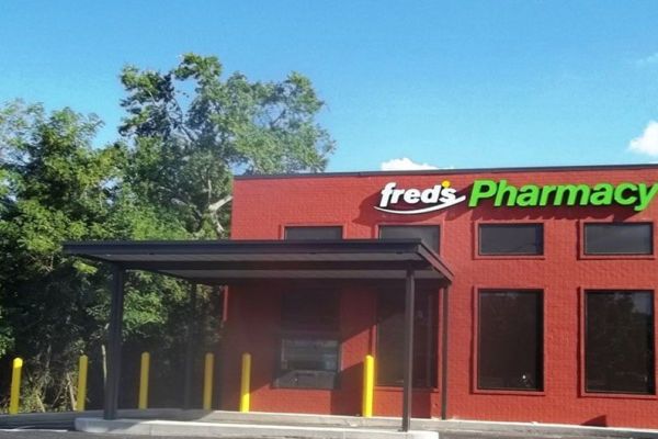 Metal w/ Post Entryway project for Bolivar Shopping Plaza in Bolivar, TN